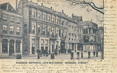 710787 Reclameprentbriefkaart (beschreven) van het Haagsche Koffijhuis, Café-Restaurant, Vreêburg [21-22] te Utrecht. ...